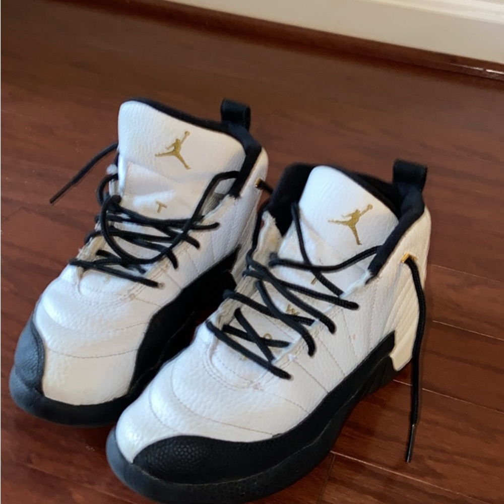 Jordan retro 12 royalty